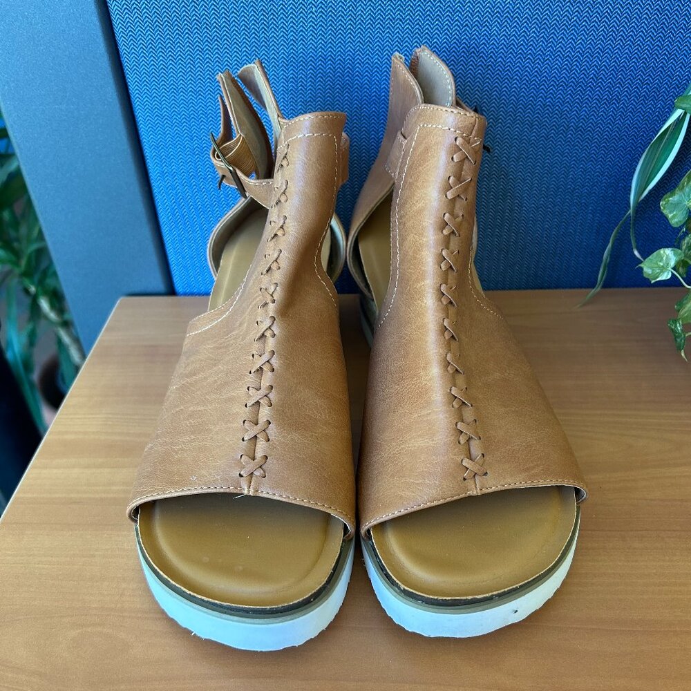 Corkys Sugar City Boutique tan sandals size 11
